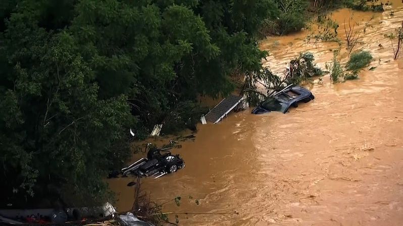 Při záplavách v Tennessee zemřela sedmiměsíční dvojčata. Voda je vzala otci z náručí